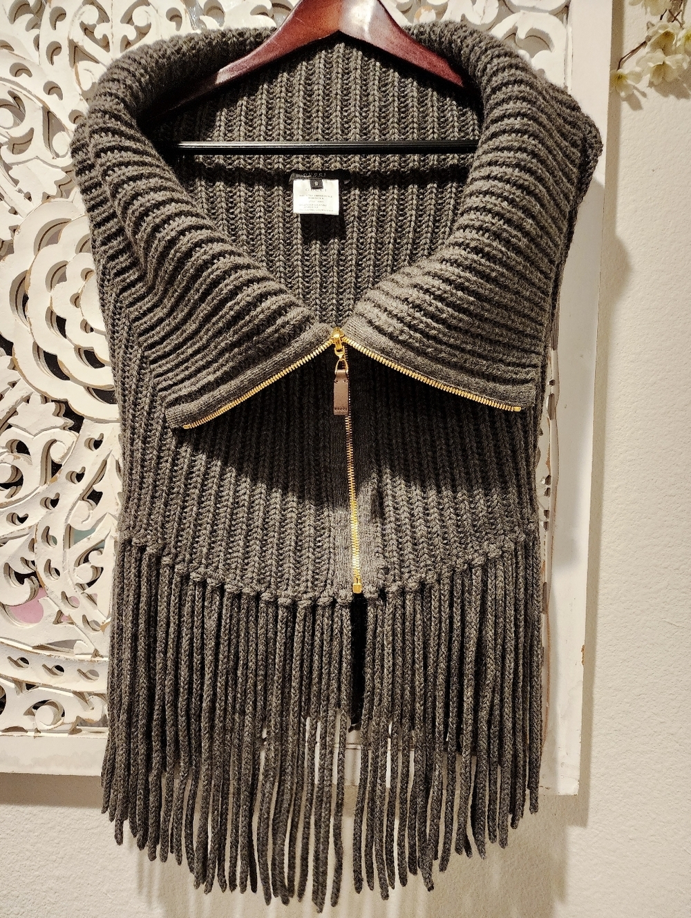 GUCCI ORIGINAL KNITTED PONCHO FRINGE FRONT ZIP OFF SHOULDERS WOOL + ALPACA SMALL - Picture 12 of 17